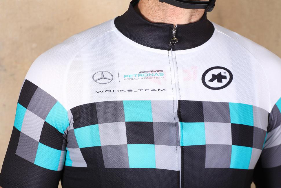 Assos T.works_team jersey - chest.jpg