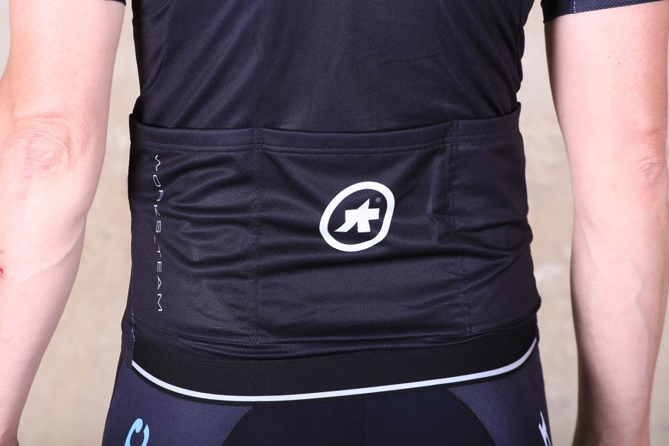 Assos T.works_team jersey - pocket.jpg