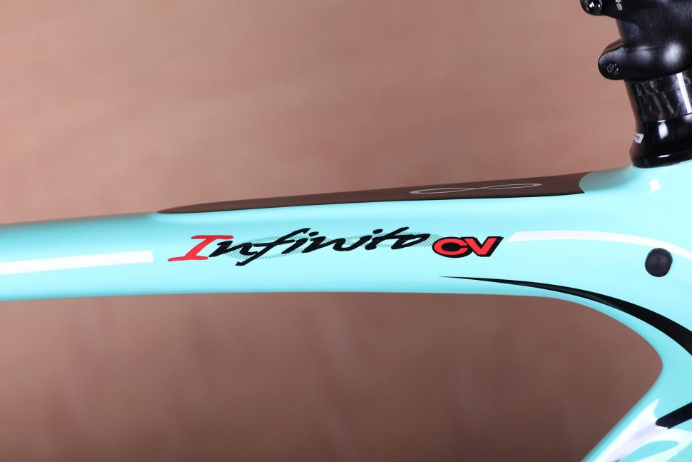 Bianchi Infinito CV Potenza - top tube decal.jpg
