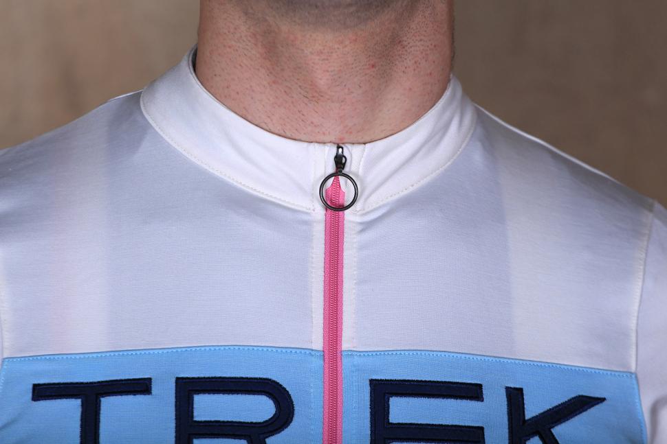 Bontrager Classique Jersey - collar.jpg