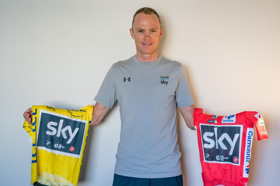 ¿Cuánto mide Chris Froome? - Real height Chris-froome-tour-de-france-and-vuelta-winners-jerseys