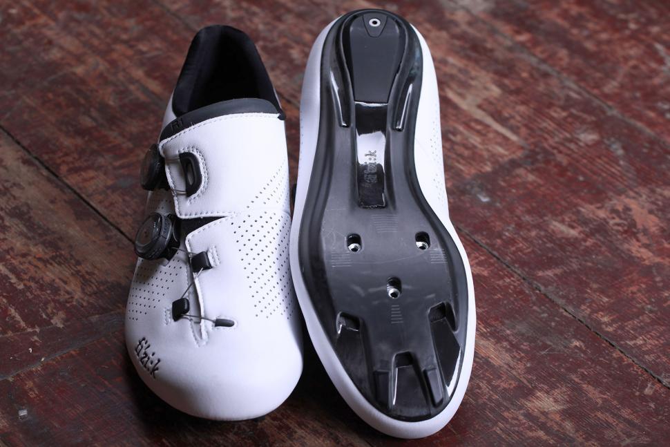 Fizik R1B Uomo Cycling Shoes - sole.jpg