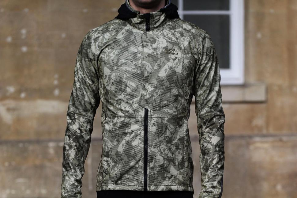 //road.cc/sites/default/files/styles/main_width/public/gore-element-urban-print-windstopper-soft-shell-jacket_0.jpg)