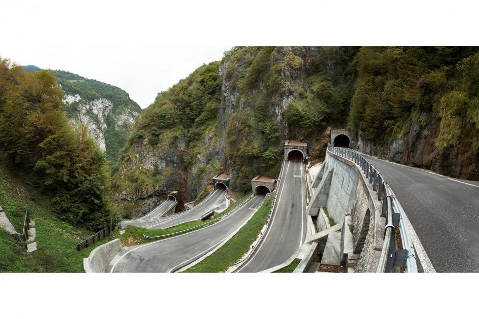 H2-16-Dolomites-Book-Boldo_tunnels.jpg