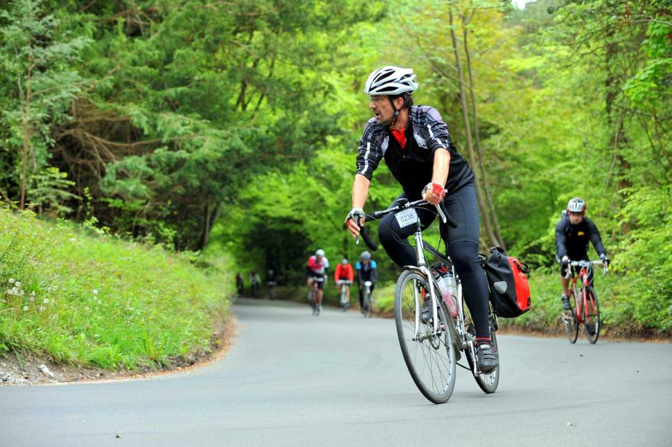 Climbing Box Hill (CC-BY-2.0 Sizbut:Flickr)