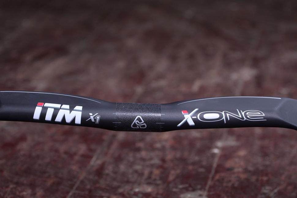 ITM X-One Carbon Handlebar - profile from front.jpg