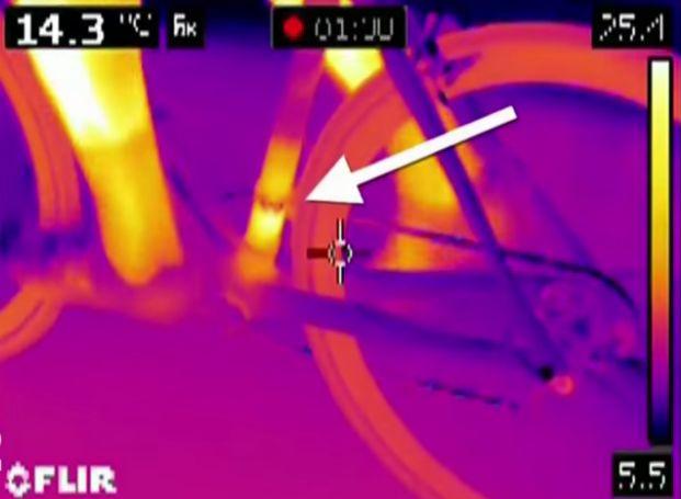 Motor hidden in bike frame (Stade 2 video image, April 2016).JPG