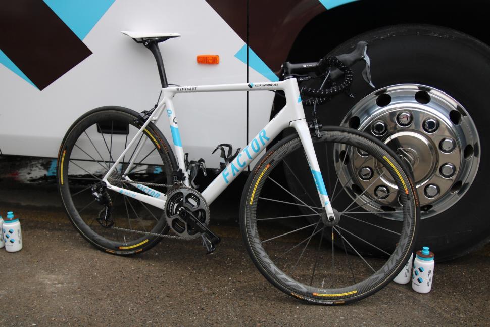 romain-bardet-bike-1.jpg?itok=NPQMEJ-8