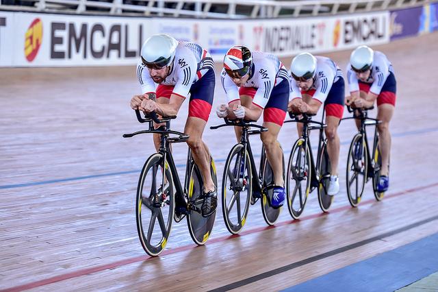 Sir Bradley Wiggins leads GB Team Pursuit at Cali World Cup 2015 (copyright Guy Swarbrick, Britishcycling.org_.uk).jpg