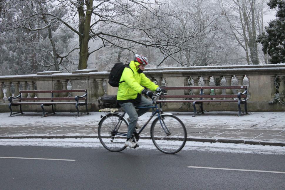 cold feet cycling in winter