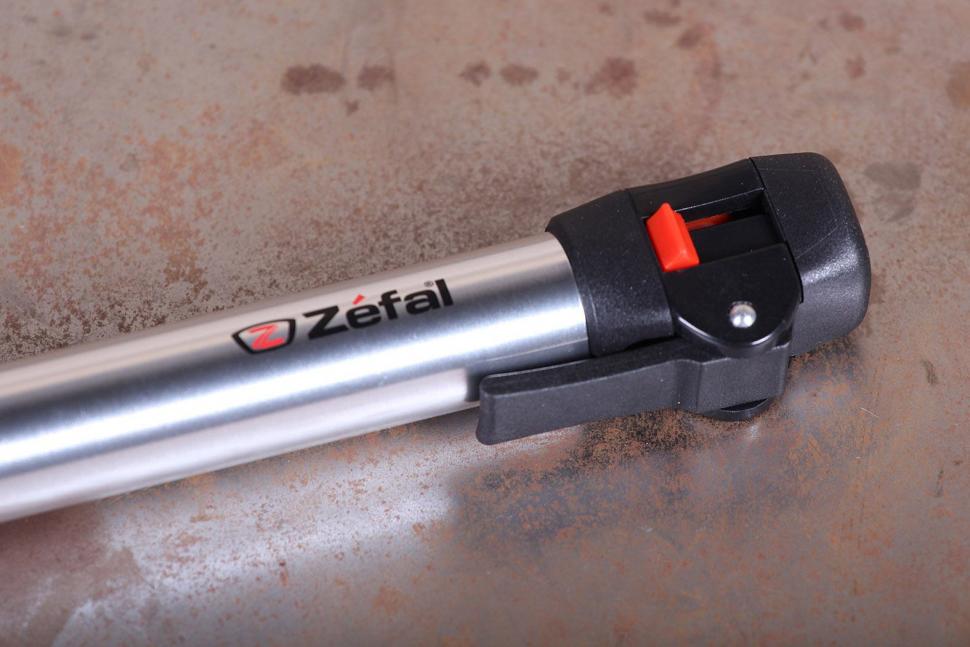 Zefal Air Profil Switch Mini Pump in Silver - detail.jpg