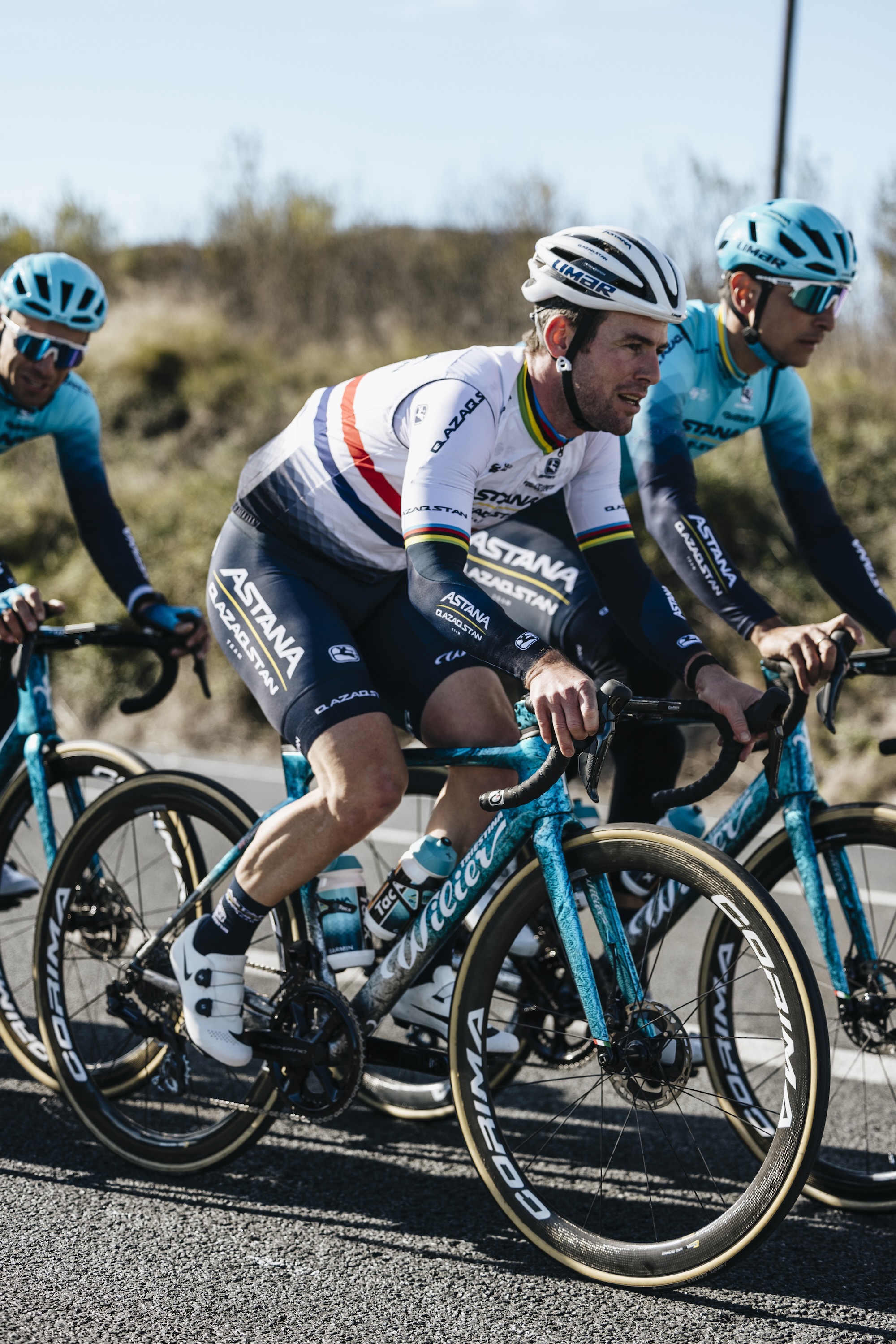 Check out Mark Cavendish's new Wilier Filante… and his mysterious Nike shoes – Giant bikes to your door, new huge Poc shades, a brutal Dragons' Den rejection + more | road.cc
