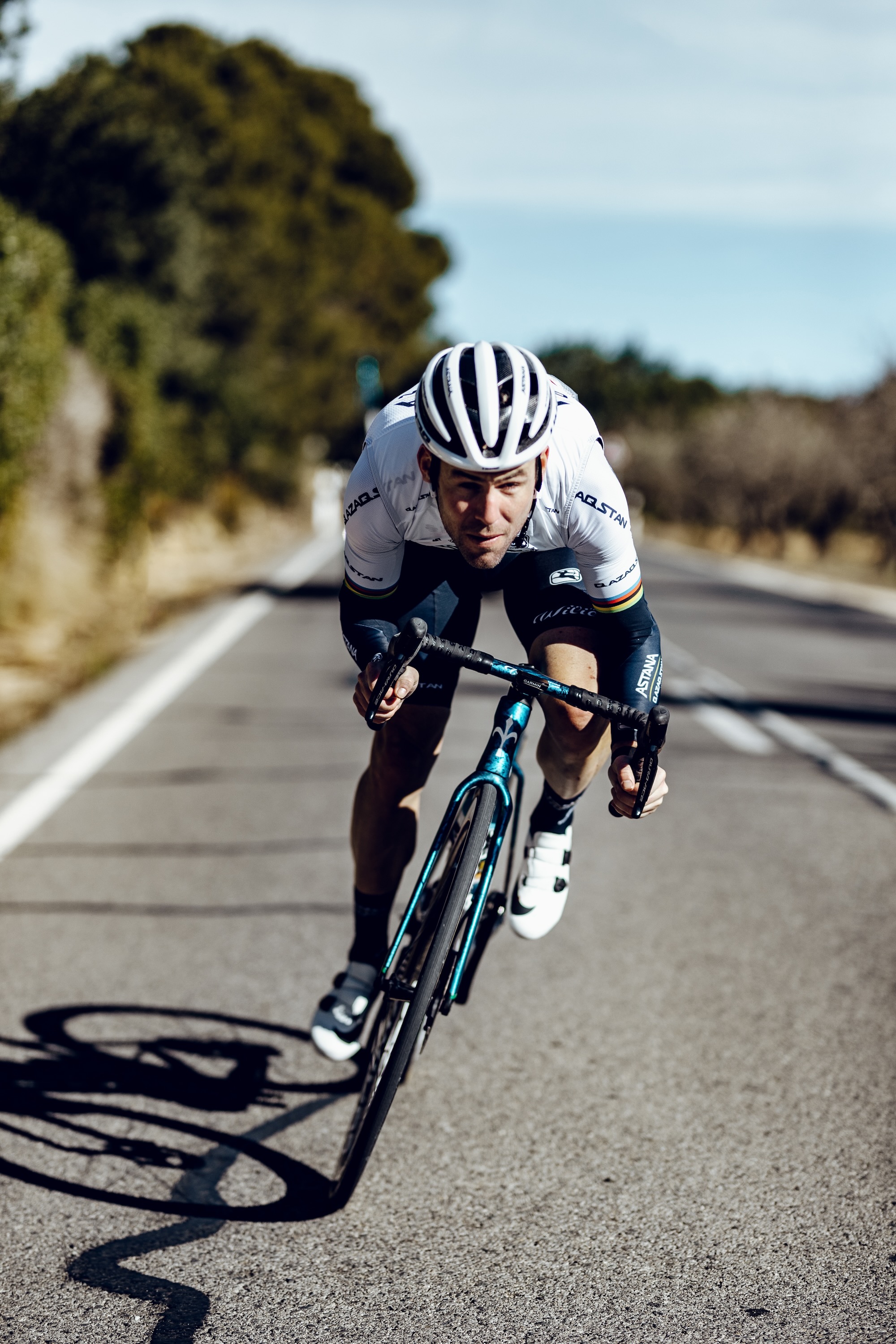 Check out Mark Cavendish's new Wilier Filante… and mysterious Nike shoes – plus Giant bikes to door, new huge Poc shades, a Dragons' Den rejection + more | road.cc