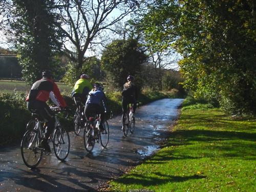 family cycling cotswolds