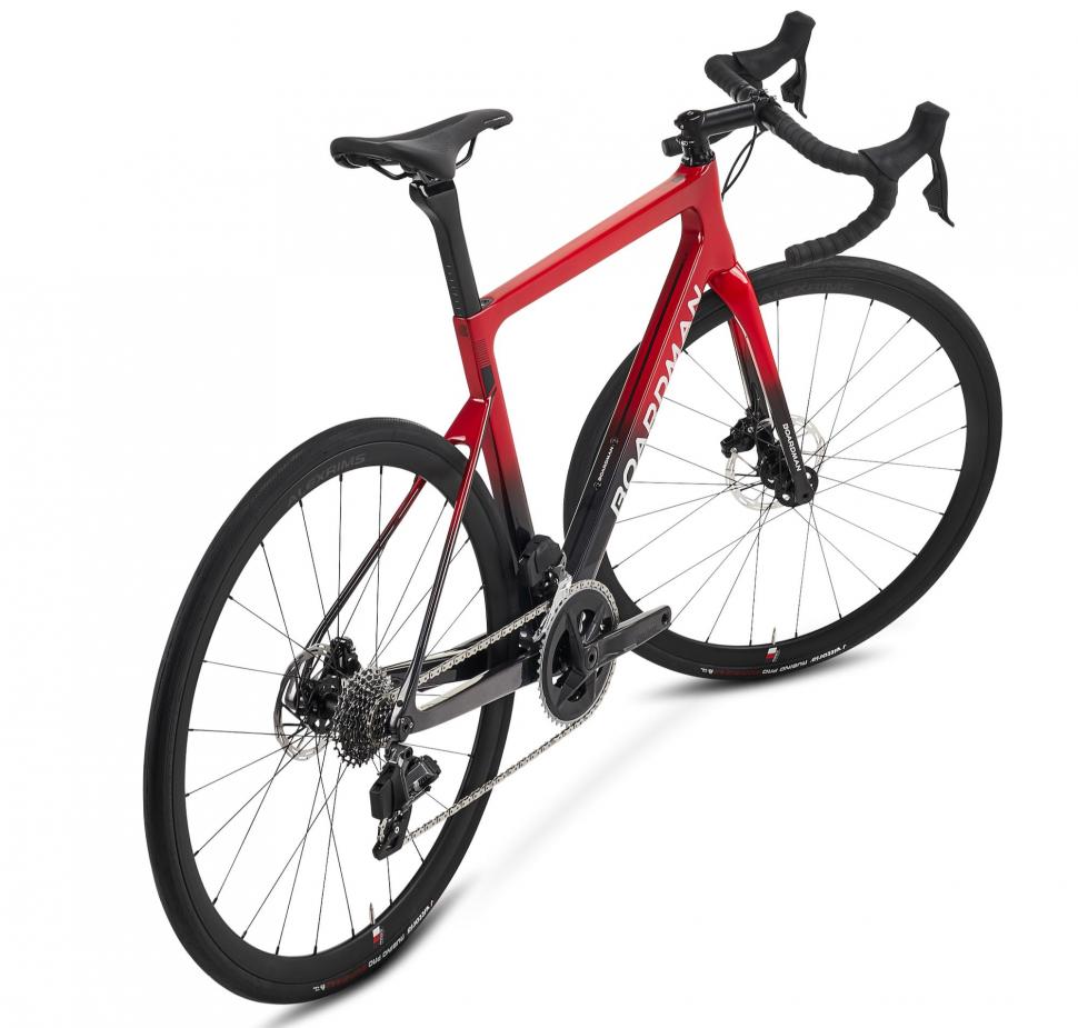 17 bikes equipped with SRAM Rival eTap AXS groupsets from