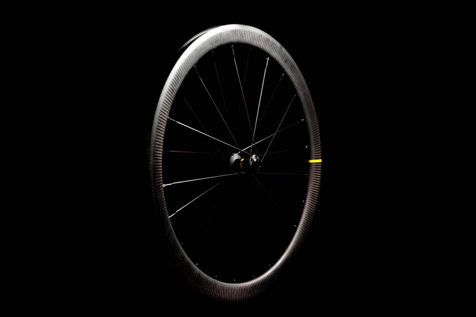 Mavic unveils Cosmic SLR  Disc tubeless wheelset
