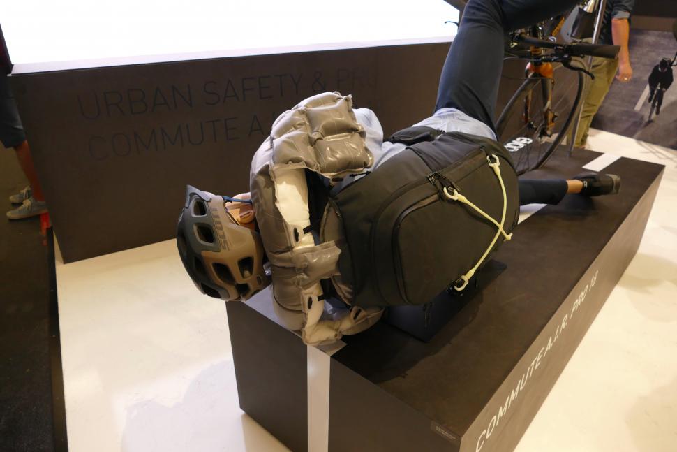 evoc Sac à Dos à Protecteurs Commute A.I.R. Pro 18 Airbag - bike