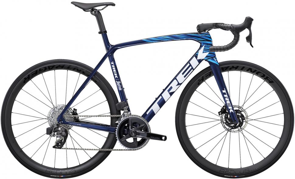 17 bikes equipped with SRAM Rival eTap AXS groupsets from