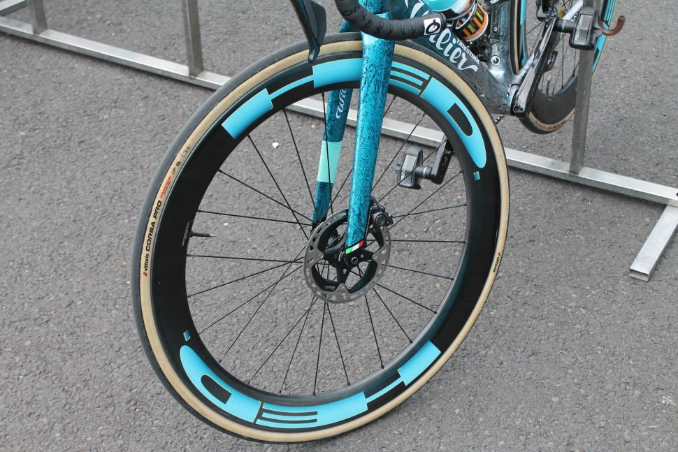 2023 Dauphine Astana HED wheel Vittoria Corsa Pro tubeless tyre 28mm - 1.jpeg