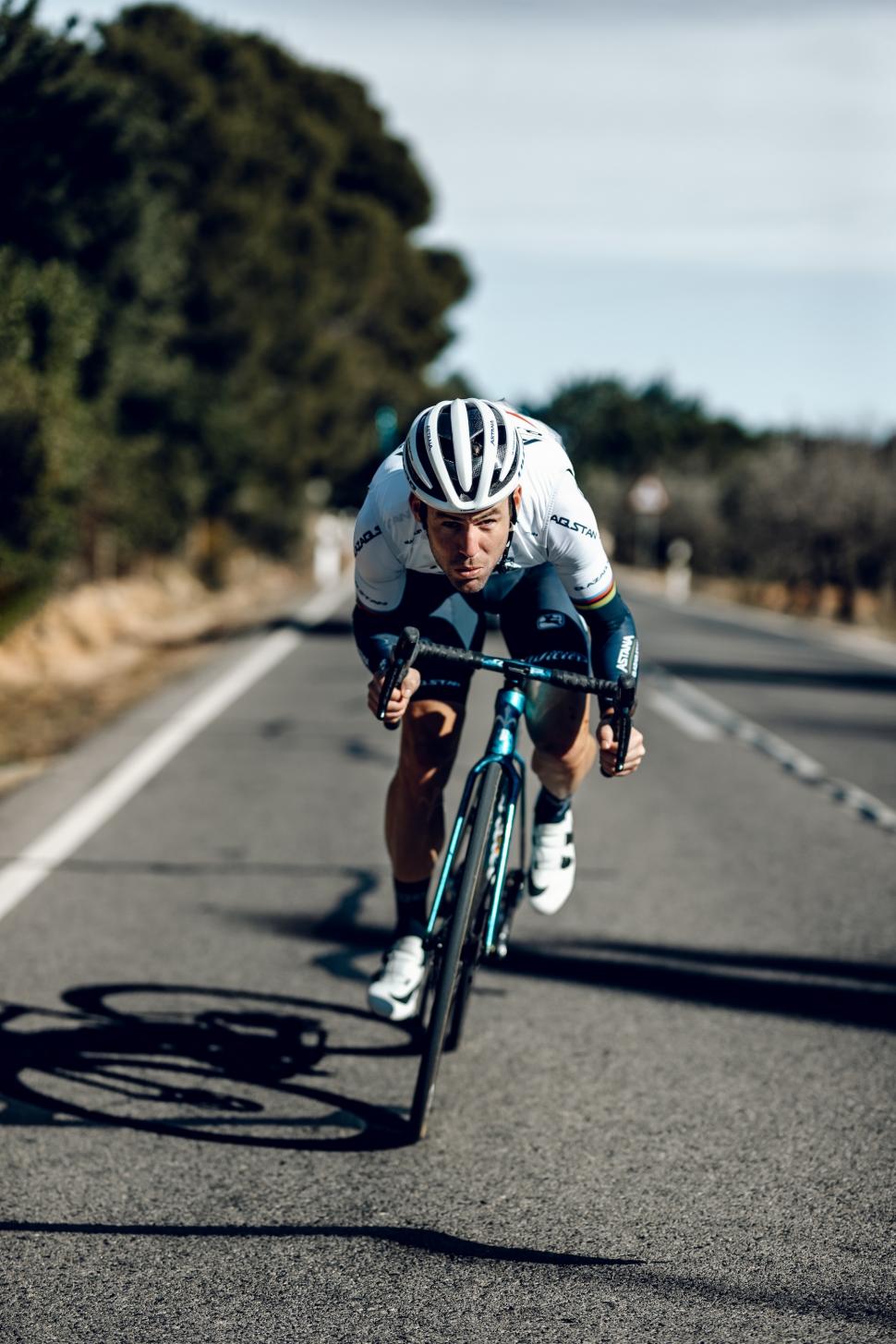 Check out Mark Cavendish's new Wilier Filante… and his mysterious Nike – plus Giant bikes to your door, huge Poc shades, a brutal Dragons' Den rejection + more | road.cc