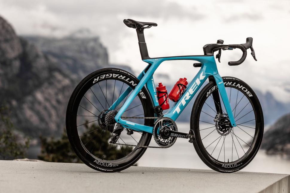 2023 Trek Madone action - 7.jpeg