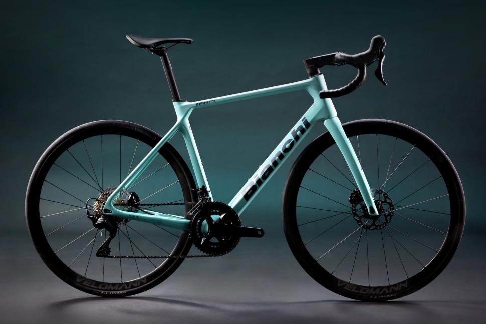 Check out Bianchi’s updated Infinito road bike with internal routing 