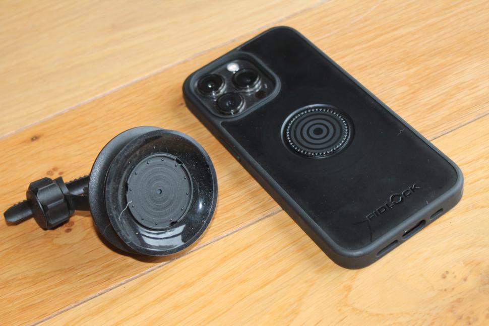 Review: Fidlock Vacuum phone case + base