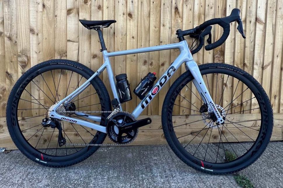 33 bikes that feature Shimano s new 105 Di2 groupset from Bianchi