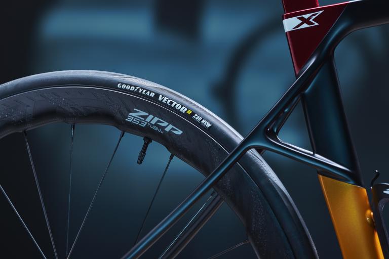 Zipp debuts new tyres with Goodyear that “ensure safe retention” on its hookless rims