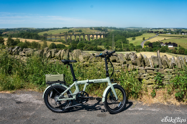 Estarli e20.8 Play near Harden, on the way to Bingley.jpg
