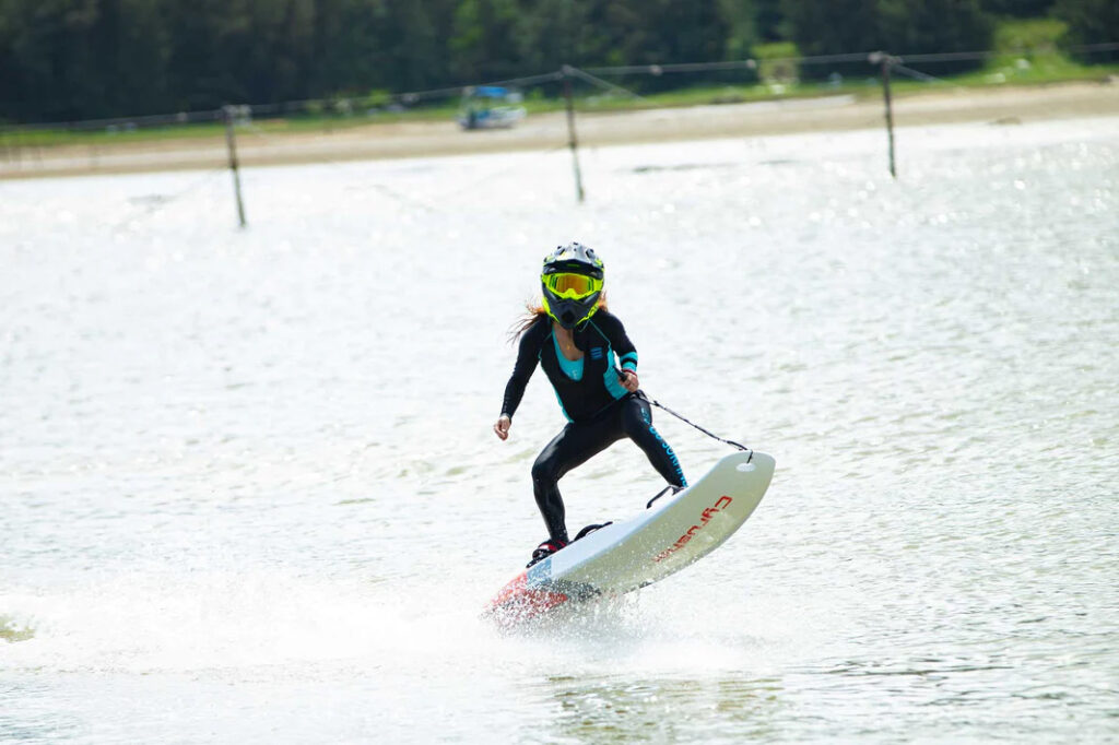 Cyrusher Thunders eSurfboard (2).jpg