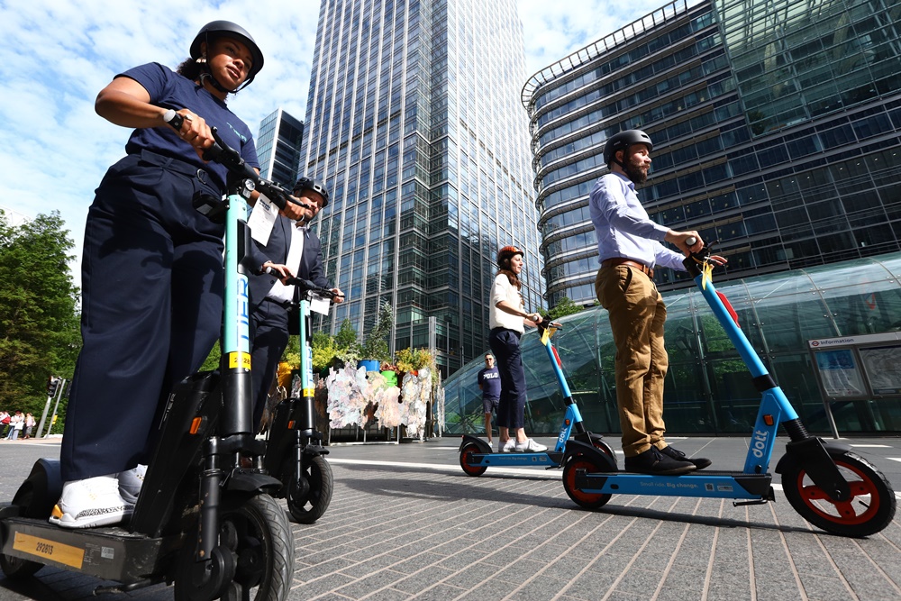 Georgia Yexley (TIER), Mayor Philip Glanville (London Councils), Helen Sharp (TfL), Duncan Robertson (Dott) on e-scooters.jpg
