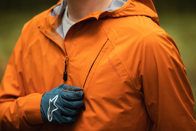2021 Altura Esker Waterproof Men's Packable Jacket 004.jpg