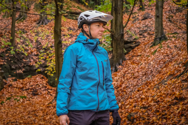 2021 Leatt DBX 2.0 women's jacket-2.jpg