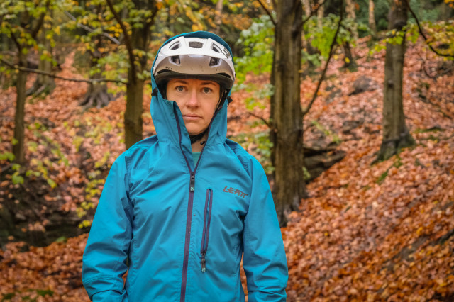 2021 Leatt DBX 2.0 women's jacket-5.jpg