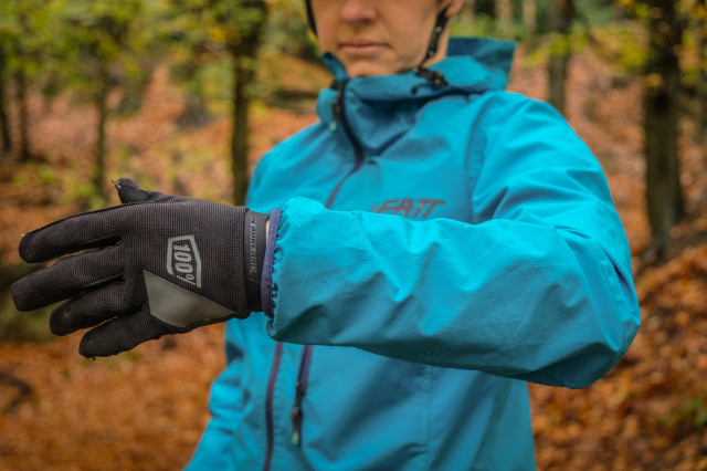 2021 Leatt DBX 2.0 women's jacket-6.jpg