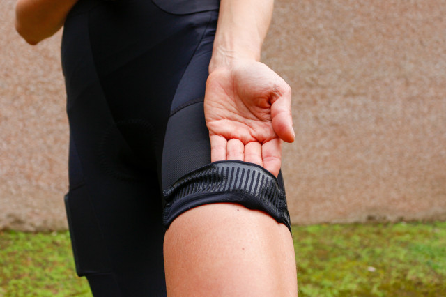 2022 Endura Women's GV500 Reiver Bibshorts -4.jpg