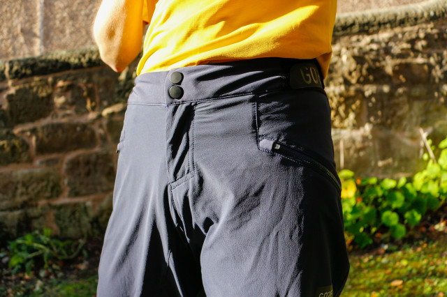 2022 Gore Fernflow Women's shorts-front.jpg