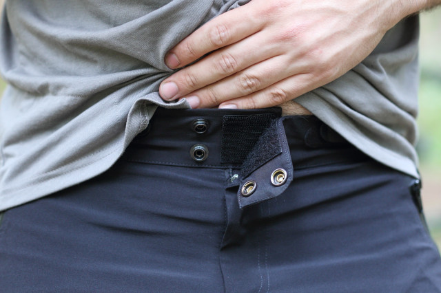 2022 stolen goat men's mtb shorts closure.jpg