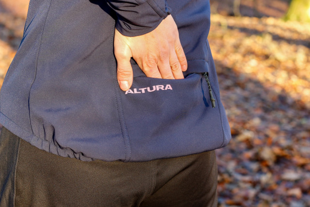 2023 Altura All Roads Women's fleece jacket-7.jpg