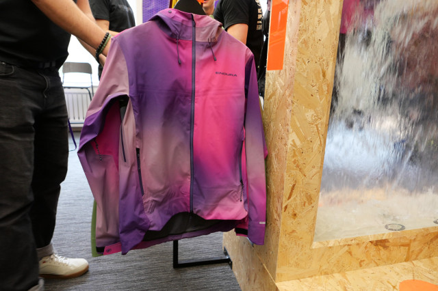 2024 endura women's core.jpg