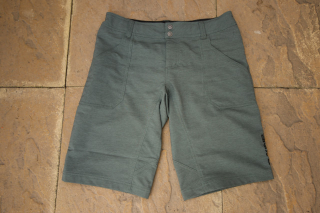 Cool things Dakine women's kit-1.jpg