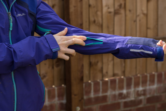 Endura Women's MT500 II Waterproof Jacket-8.jpg
