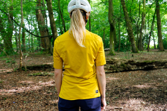 Gore women's trail KPR jersey SS-backside.jpg