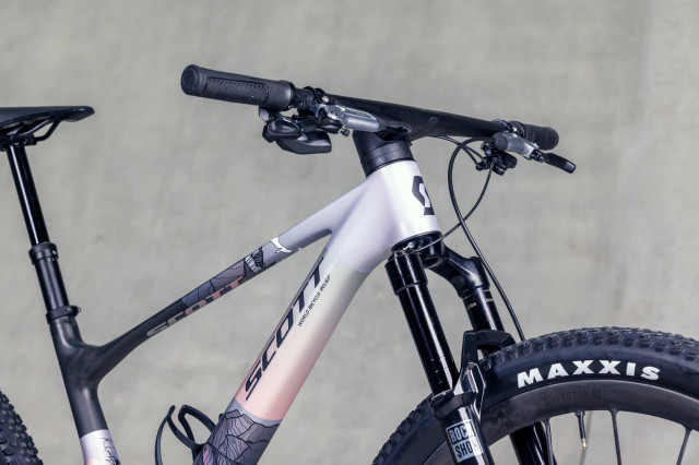 Kate Courtney's WBR X Worlds Spark RC00008.jpg