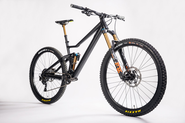 RAAW_MOUNTAIN_BIKES_MADONNA_STUDIO (1).jpg