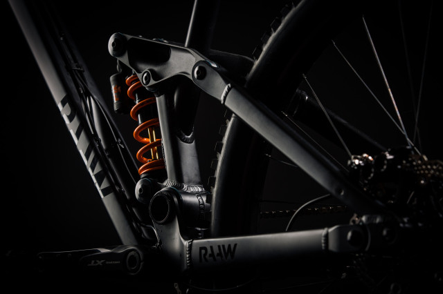 RAAW_MOUNTAIN_BIKES_MADONNA_STUDIO (15).jpg