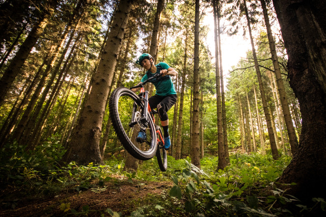 Specialized Stumpjumper Women's Comp -10 riding .jpg