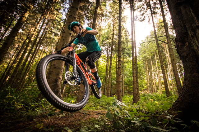 Specialized Stumpjumper Women's Comp -11 riding .jpg
