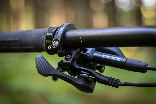 Specialized Stumpjumper Women's Comp -25 Detail dropper post lever.jpg